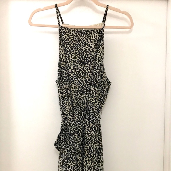 THML Dresses & Skirts - THML size L ( also fits a M) black and white halter dress.